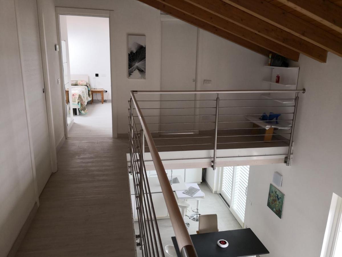 Charme Lake Loft Испра Экстерьер фото
