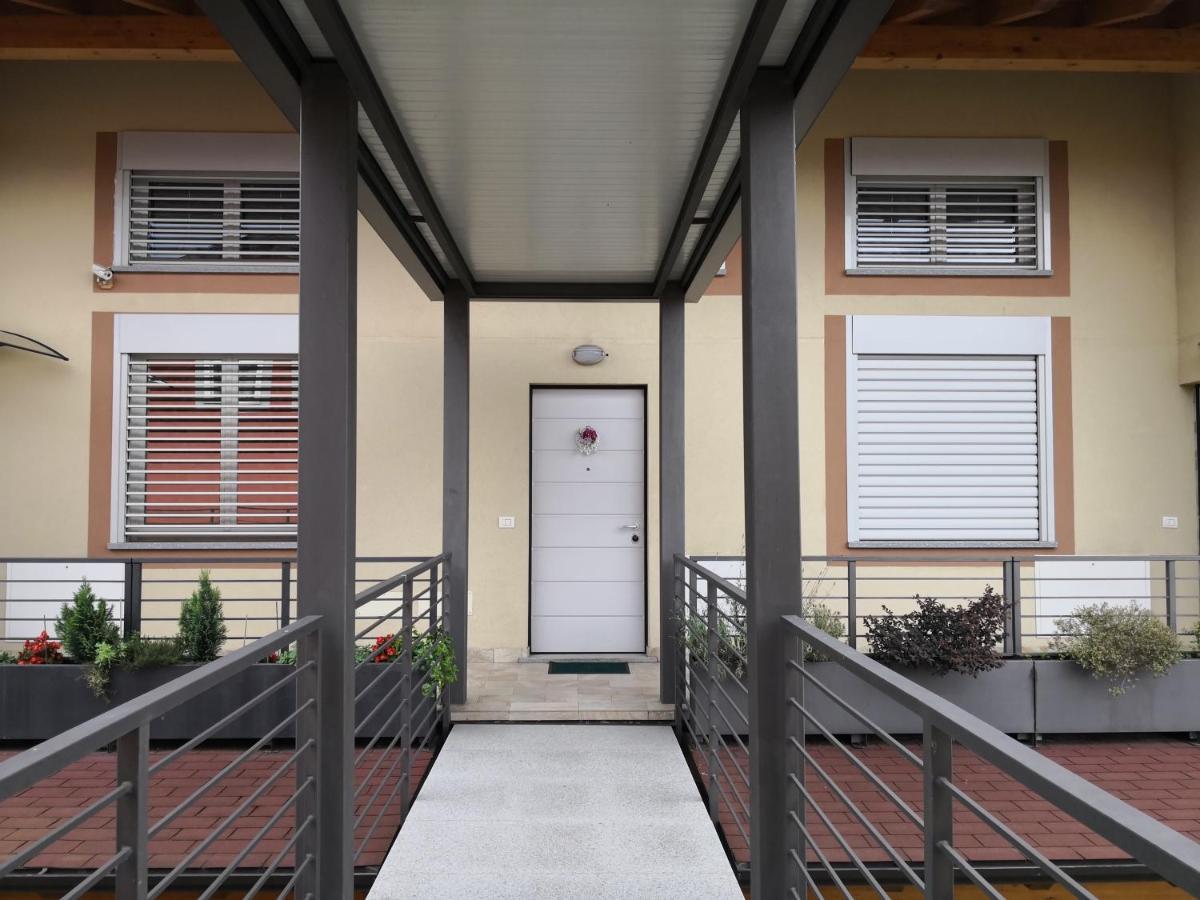 Charme Lake Loft Испра Экстерьер фото