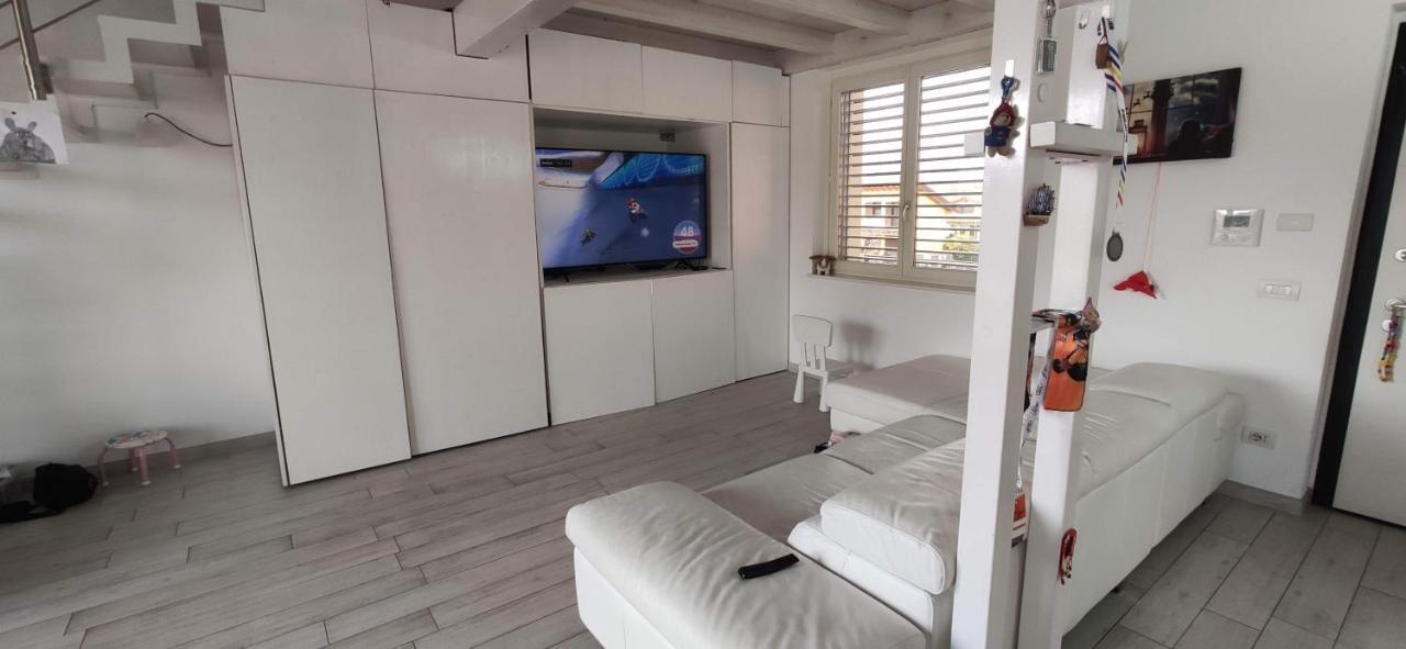 Charme Lake Loft Испра Экстерьер фото