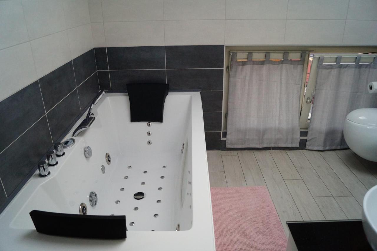Charme Lake Loft Испра Экстерьер фото